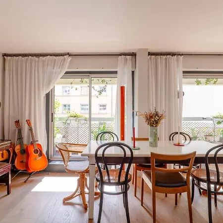 Veeve - Mid-century Maestro Apartament